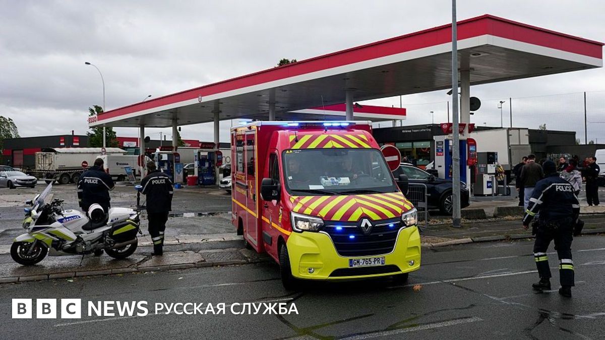 В результате стрельбы под Парижем убит один человек, пятеро ранены. Макрон назвал это терактом на почве расизма
